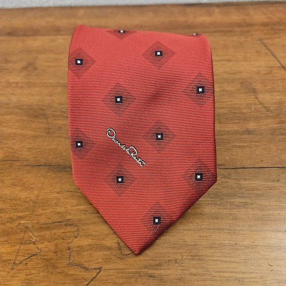 Oscar De La Renta Men's Tie Red Geometric Square Logo Blue White - Picture 2 of 4